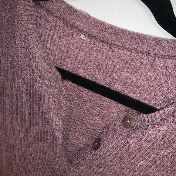 Heathered button up top with pocket - Picture 2 of 4